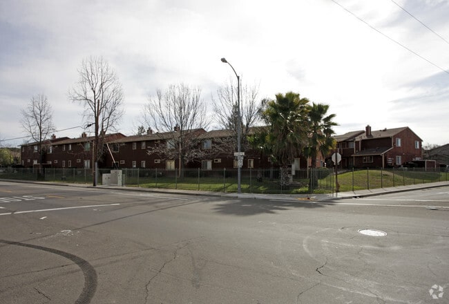 Royal Gardens Apartments - Royal Garden Apartments