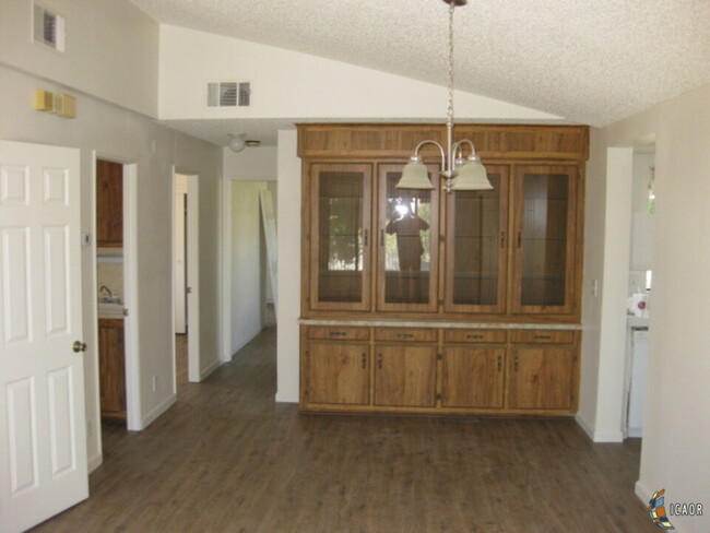 Building Photo - 481 W Aten Rd