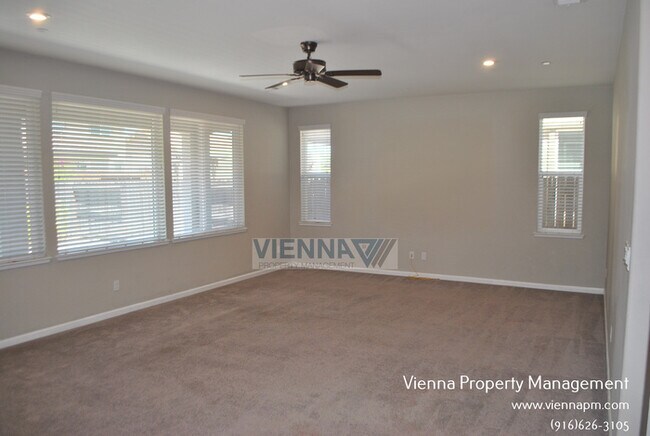 Building Photo - 3057 Quincy Ave