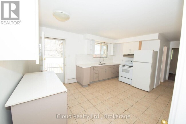 Photo du bâtiment - 536 Glen Forrest Blvd