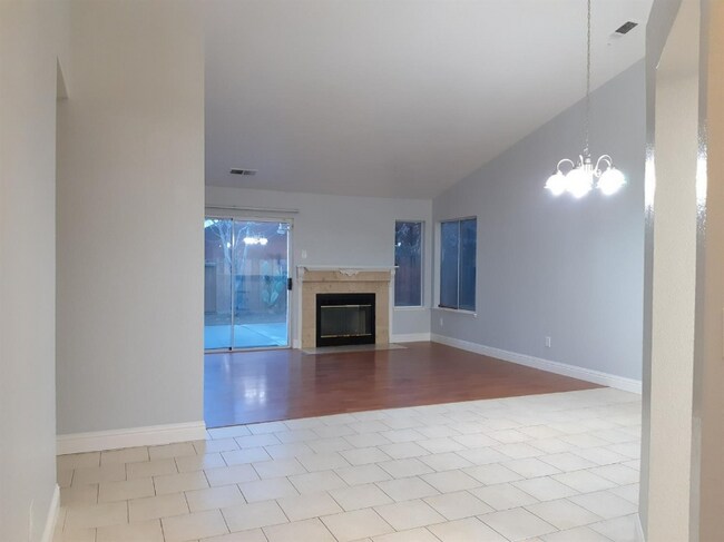 Building Photo - 1205 Cribari Dr