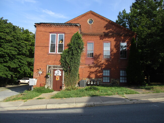 Building view from street - 37 Union St