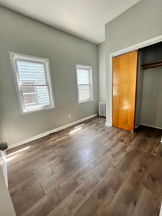 Foto del edificio - 47 Winfield Ave