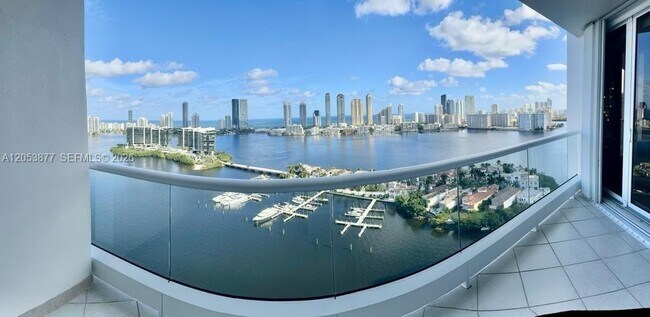 Foto del edificio - 7000 Island Blvd