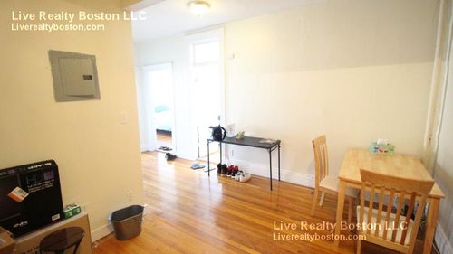 Building Photo - 142 Warren St