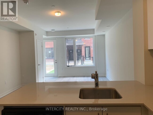 Building Photo - 3409-3409 Ridgeway Dr