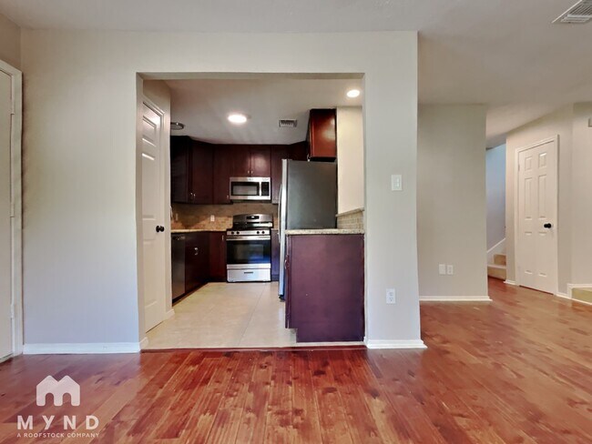 Foto del edificio - 102 Summer Crest Cir