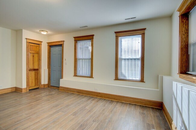 Building Photo - 1817 N Clybourn Ave