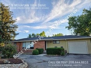 Building Photo - 3307 N Mountain View Dr