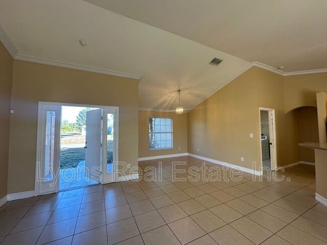 Building Photo - 3219 7th St SW