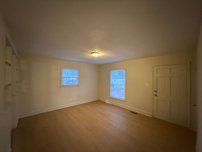 Building Photo - T.R. Lawing Realty Property