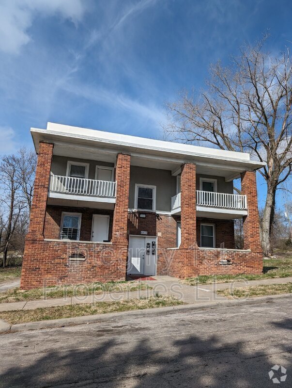Kemper Heights Student Apartments for Rent Kansas City, MO 1