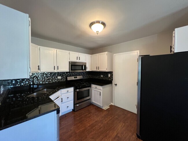 Building Photo - 11735 Woodcreek Dr