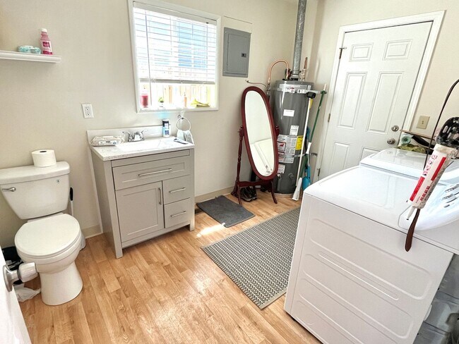Building Photo - Parkrose Nicely Remodeled Ranch Home on Corner Lot with Carport, A/C