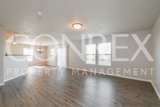 Building Photo - Spectacular 3 Bedroom in Greenfield