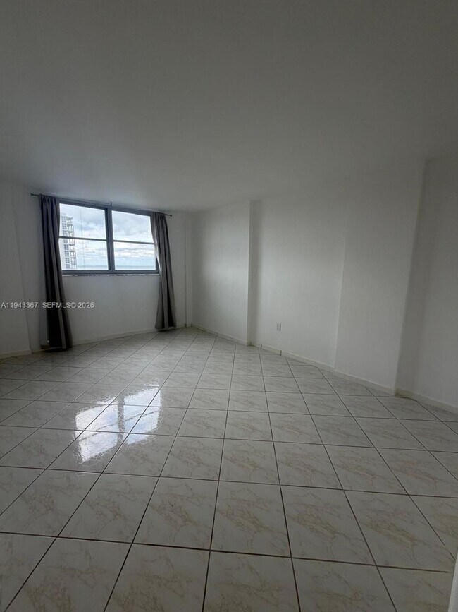 Building Photo - 9273 Collins Ave