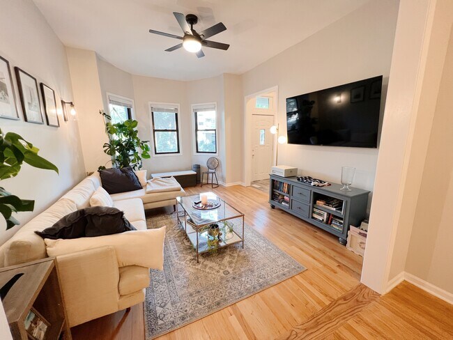 Living Room (Angel 3) - 3431 N Paulina St