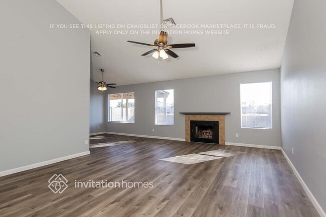 Foto del edificio - 4501 N 106th Dr