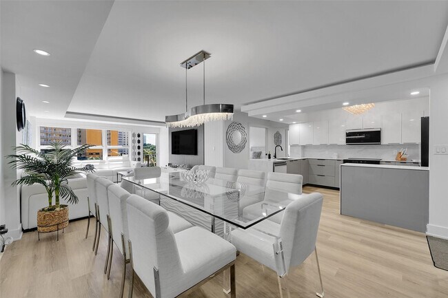 Building Photo - 405 N Ocean Blvd