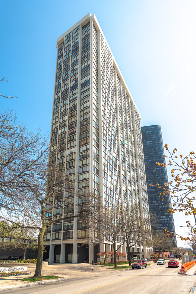 Building Photo - 5445 N Sheridan Rd
