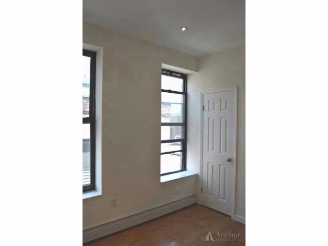 Primary Photo - 235 W 19th St
