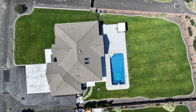Building Photo - Luxurious 4-Bed Richland Home with Pool, H...