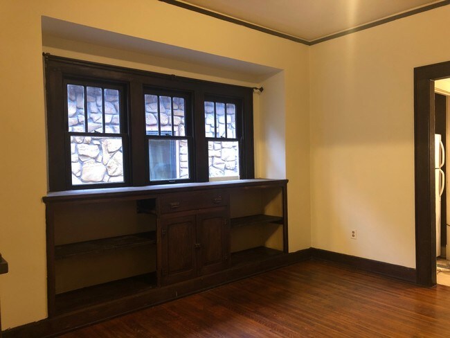 Dining Room - 522 N Tibbs Ave