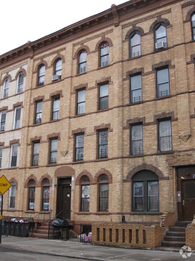 Foto del edificio - 788 Madison St