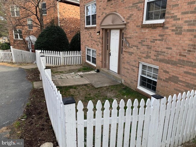 Building Photo - 9907 Hagel Cir