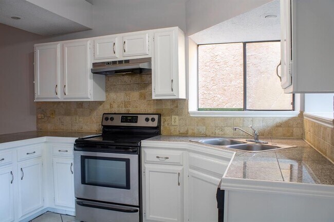 Foto del edificio - 13323 Noble Crest Dr