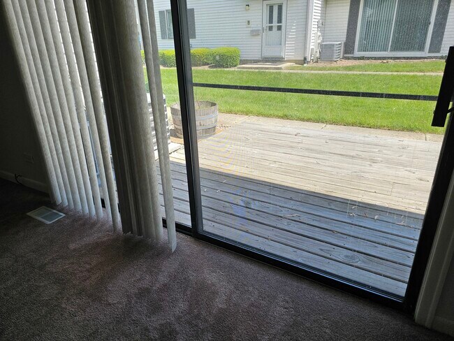 Foto del edificio - 829 Pondview Ct
