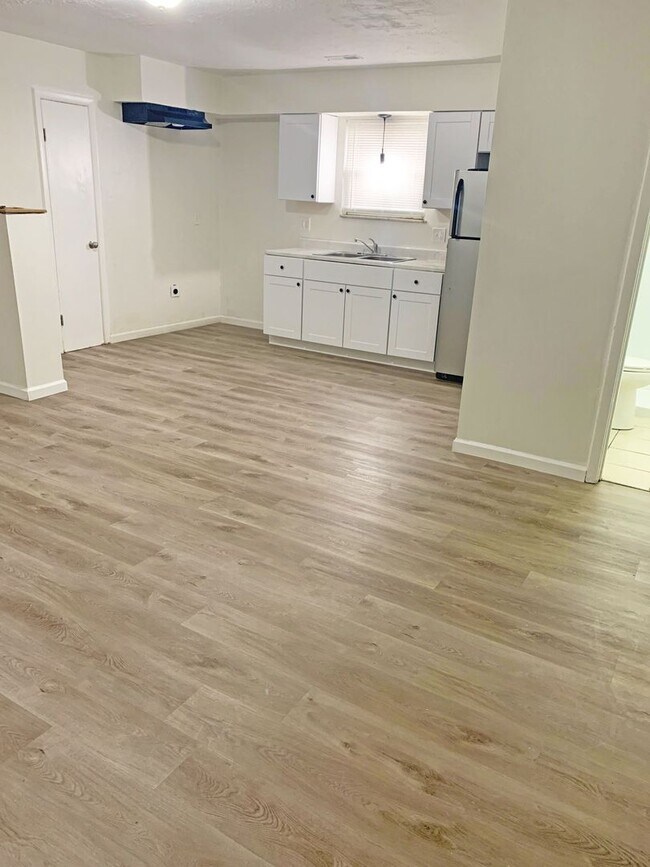 527 Herbert St Unit B, Dayton, OH 45404 Room for Rent in Dayton, OH