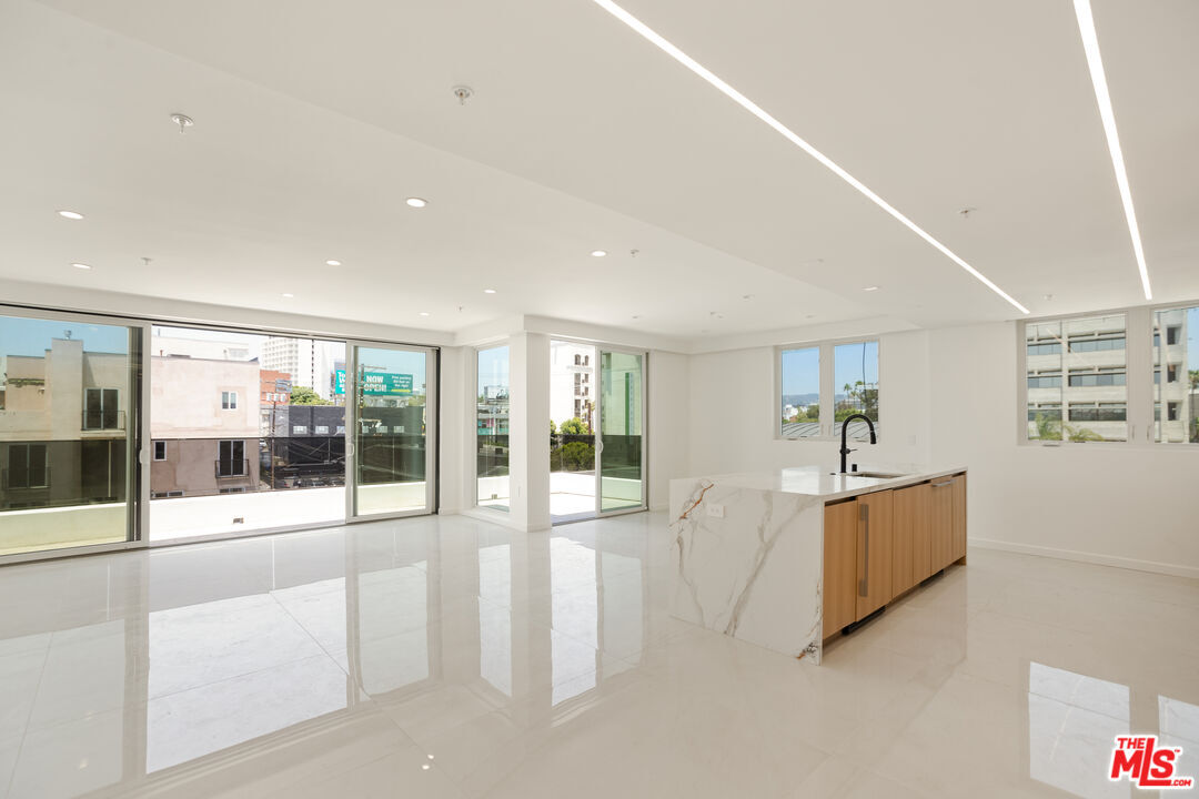 Foto principal - 1414 S Beverly Dr