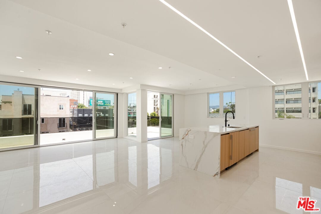 Primary Photo - 1414 S Beverly Dr