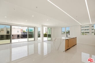Building Photo - 1414 S Beverly Dr