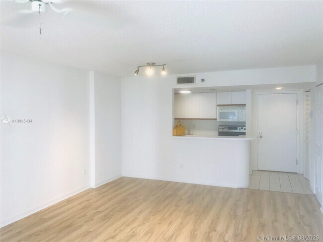 Building Photo - 770 Claughton Island Dr