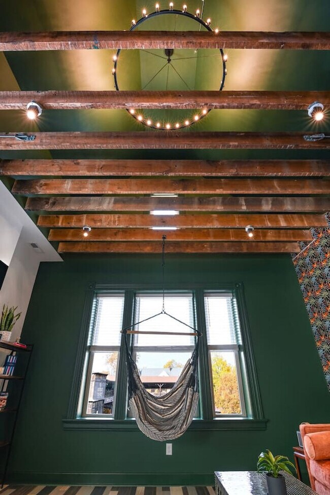 Foto del edificio - 2710 Woodburn Ave