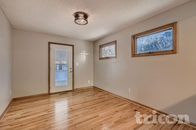 Building Photo - 6921 Russell Ave S