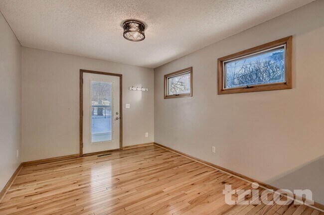 Foto del edificio - 6921 Russell Ave S