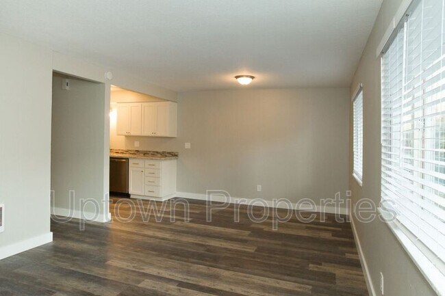 Building Photo - 2602 NE Lombard St