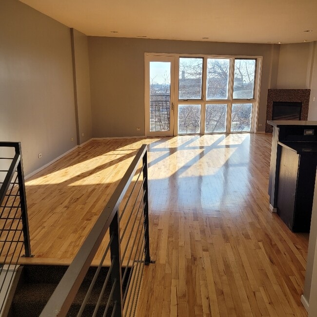 Foto del edificio - 2440 W Madison St