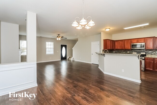 Building Photo - 116 Camdyn Cir