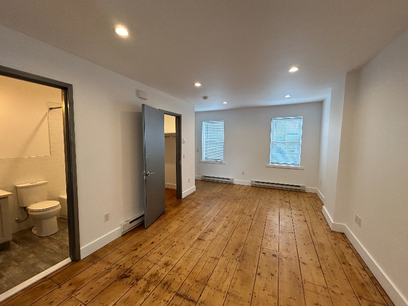 233 1st St Unit 1st FL, Newburgh, NY 12550 Room for Rent in Newburgh