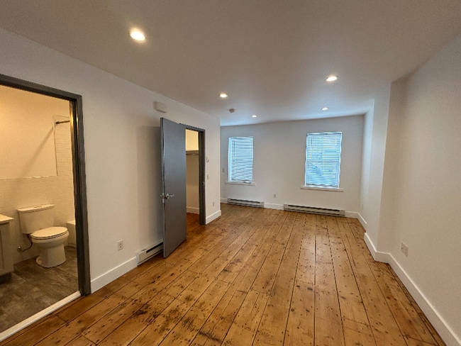 Building Photo - 233 1st St