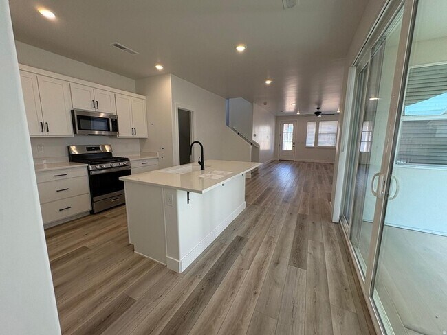 Foto del edificio - 6134 Red Sand Ln