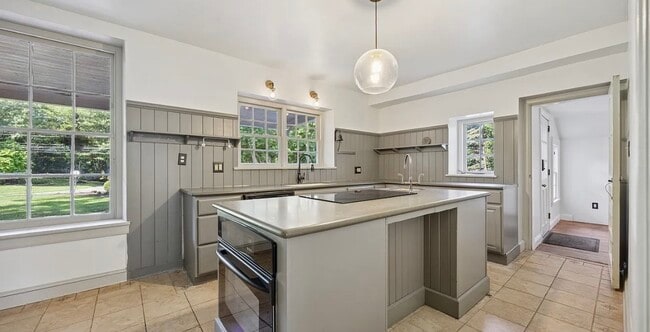 Foto del edificio - 547 Concord Rd