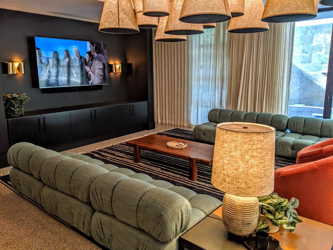 Foto principal - 10777 Wilshire Blvd