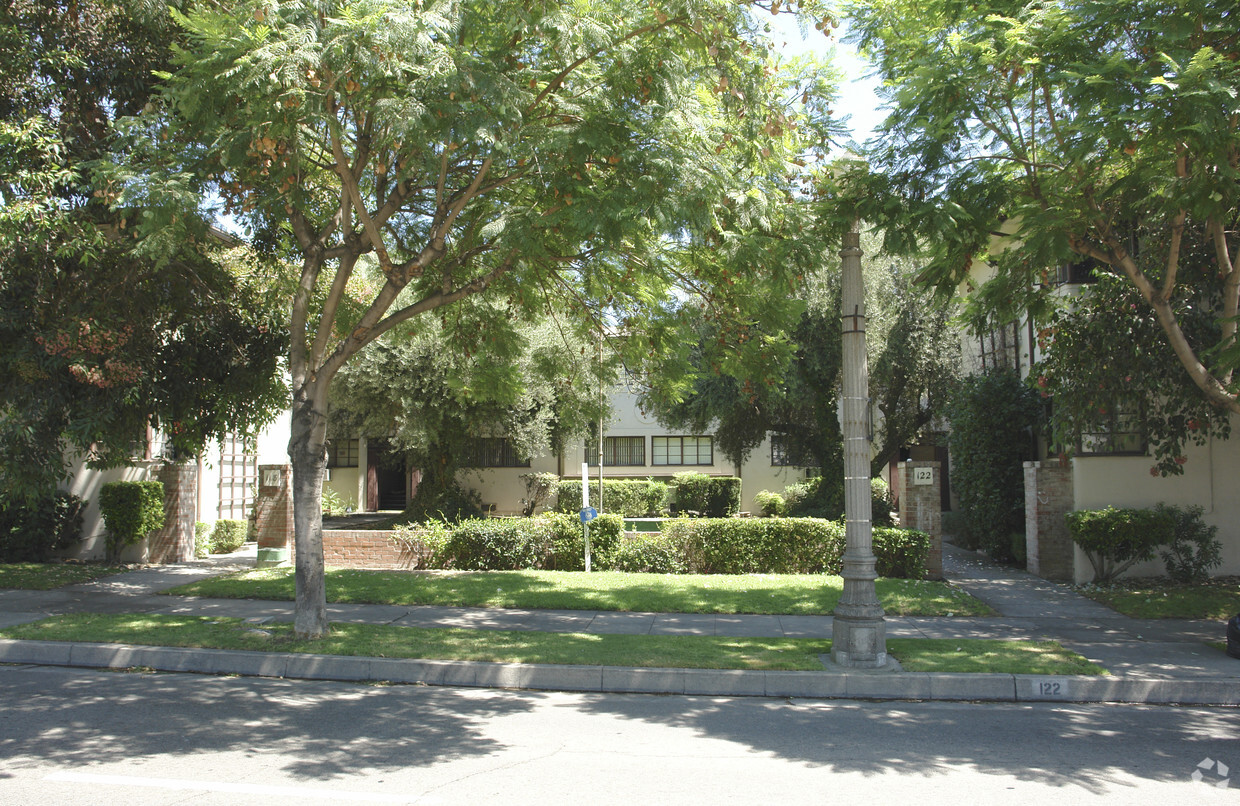 Primary Photo - 118-122 S Mission Dr