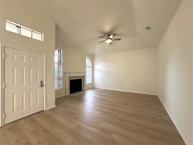 Foto del edificio - 2105 Cervin Blvd