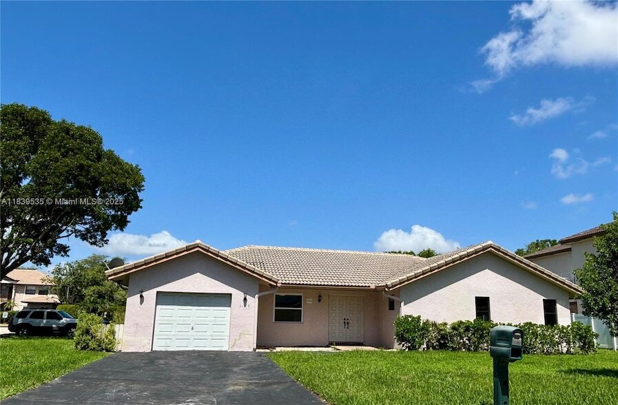 Foto principal - 11615 NW 23rd Ct